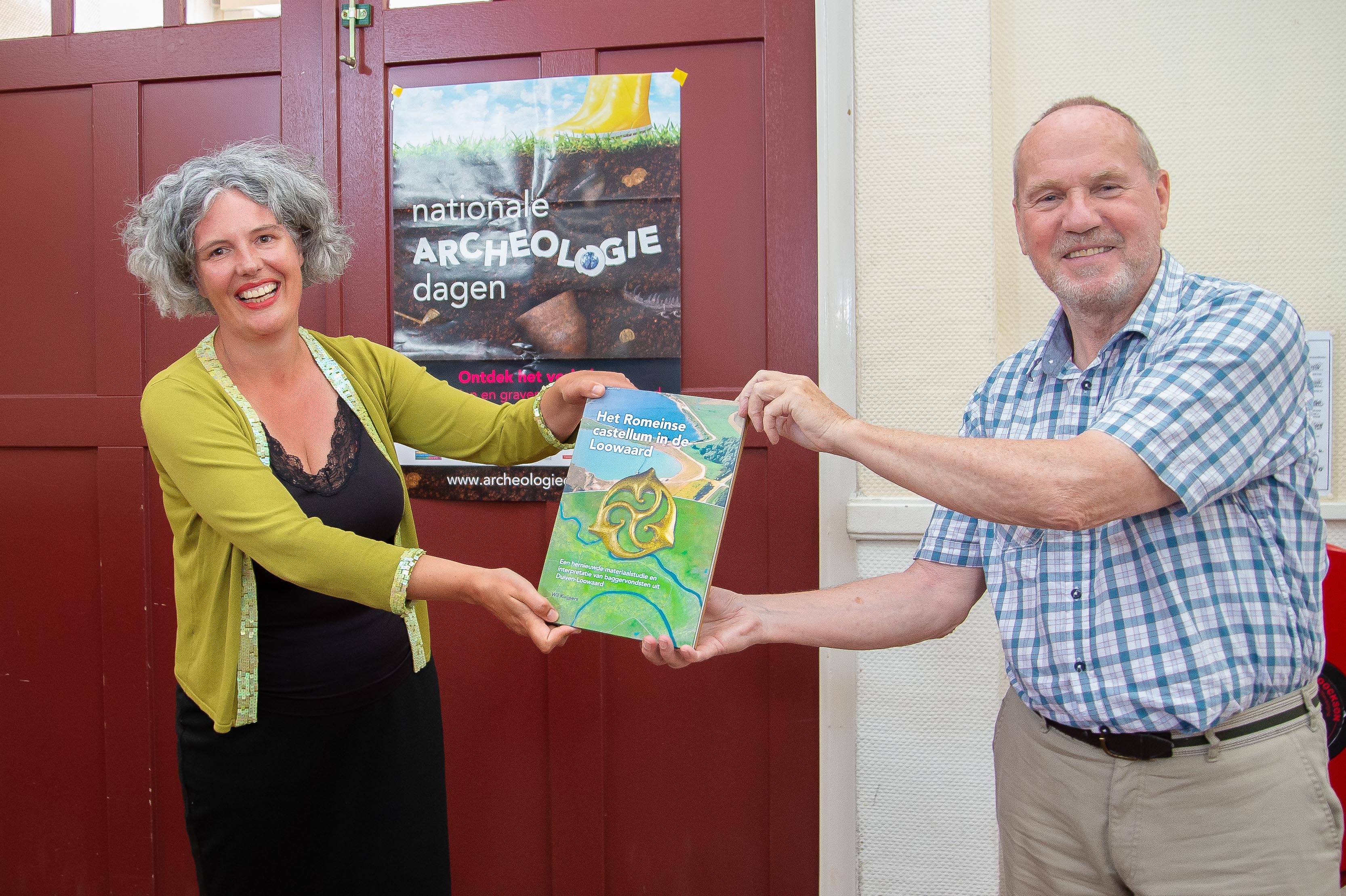 20210618. L-R Gemma Tiedink - Wil Kuijpers. Presentatie boek Loowaard.jpg