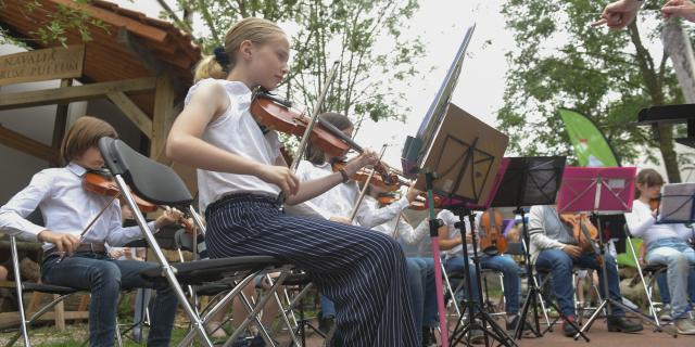 JUNIOR ORKEST-8789 bij de Schepen .jpg