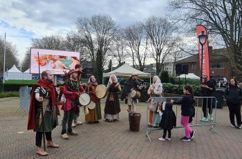 Ouderwets support bij 20 van Alphen