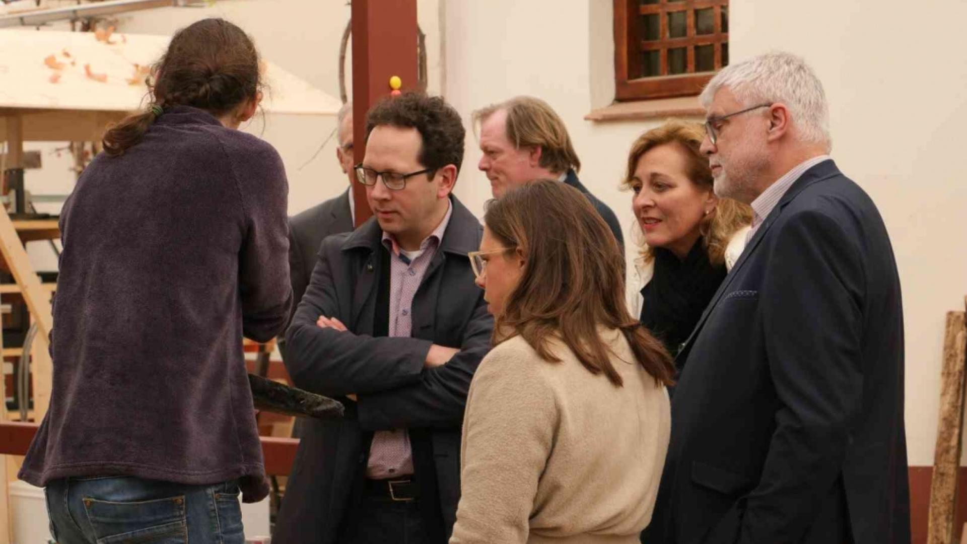 Ministerie bezoekt Operatie Zwammerdamschepen