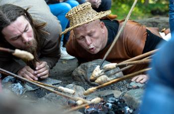 Proef historische lekkernijen tijdens Archeon Culinair in Museumpark Archeon