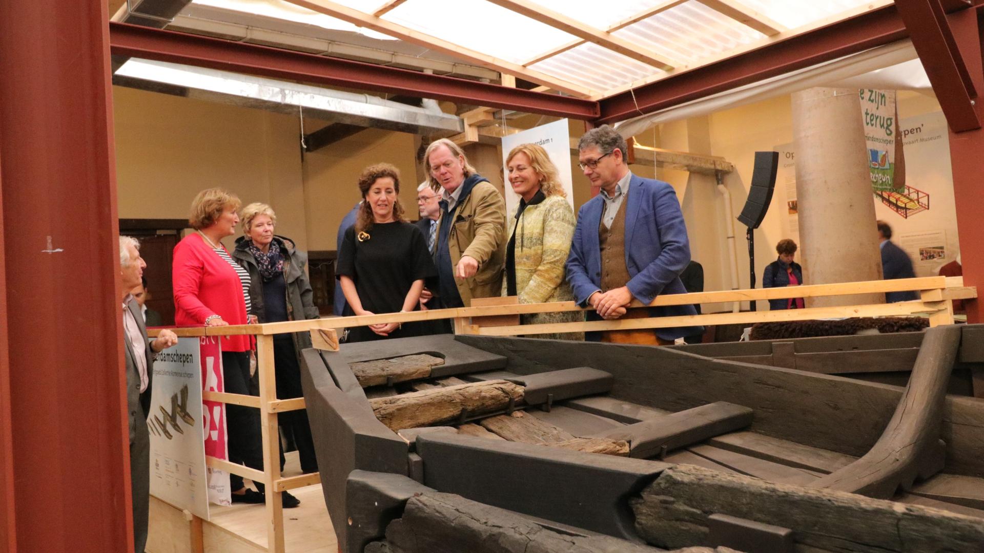 Museumpark Archeon ontvangt cheque Mondriaanfonds