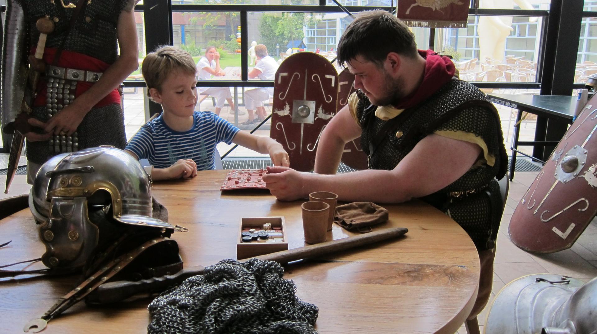 Romeinen bezoeken Wilhelmina Kinderziekenhuis in Utrecht