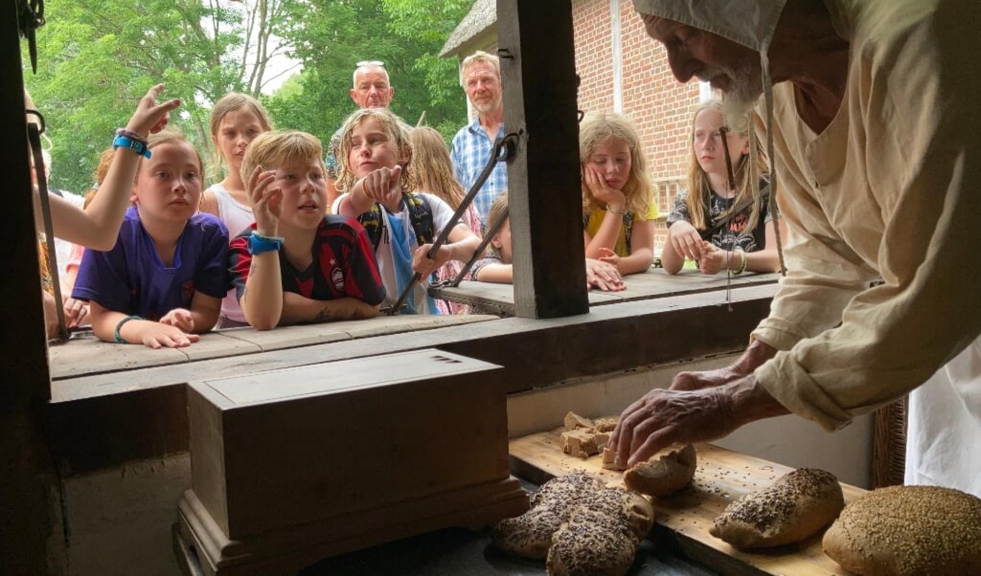 Eerherstel voor boer, bakker en bammetje: Middeleeuwse hompen, vers uit de oven