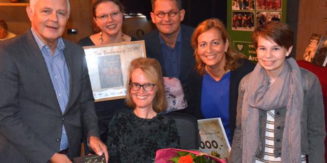 Thea Beckmanprijs 2019 winnaar juryvoorzitters wethouder archeon.jpg