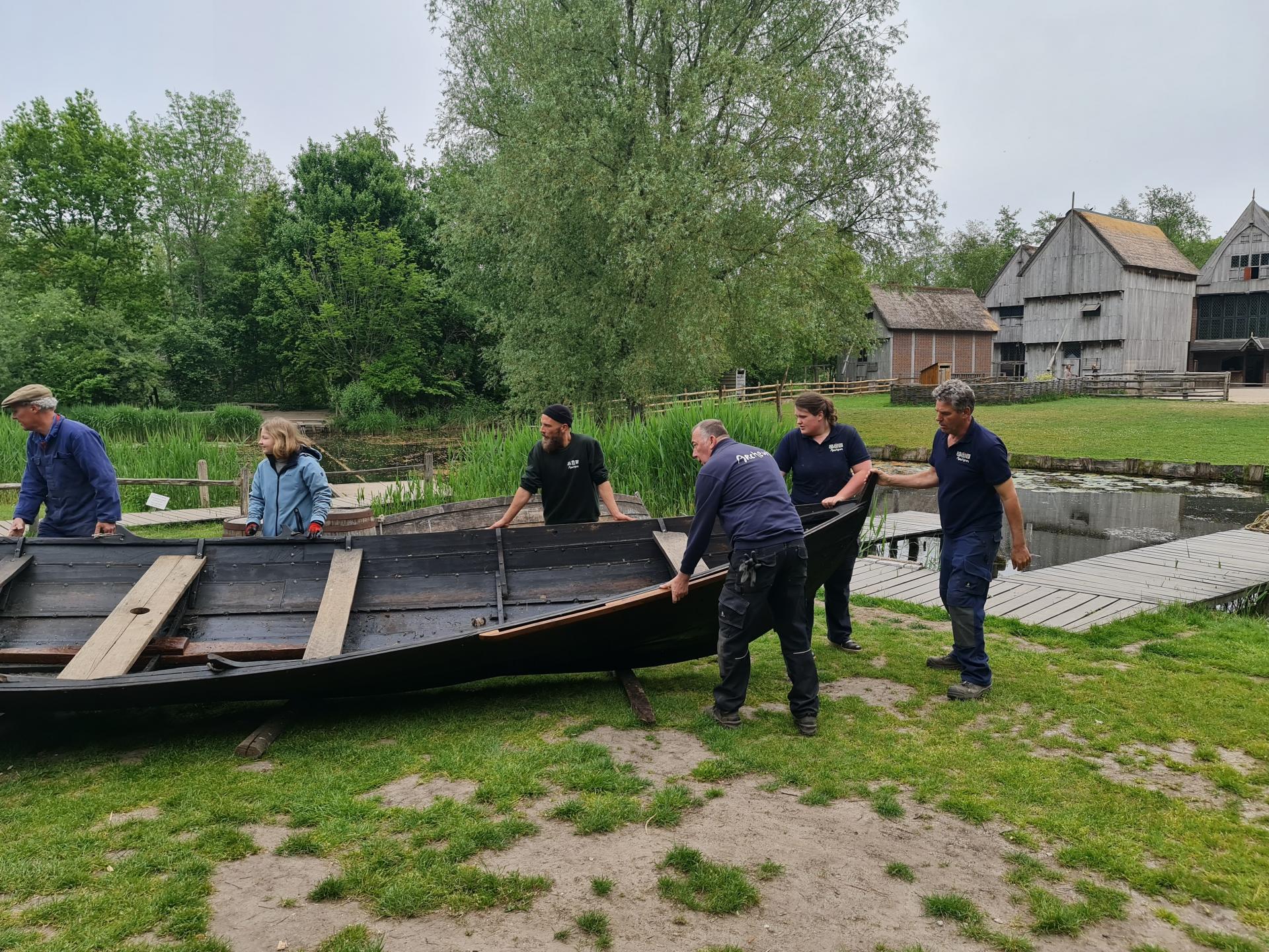 De boten van Dorestad zijn te water gelaten