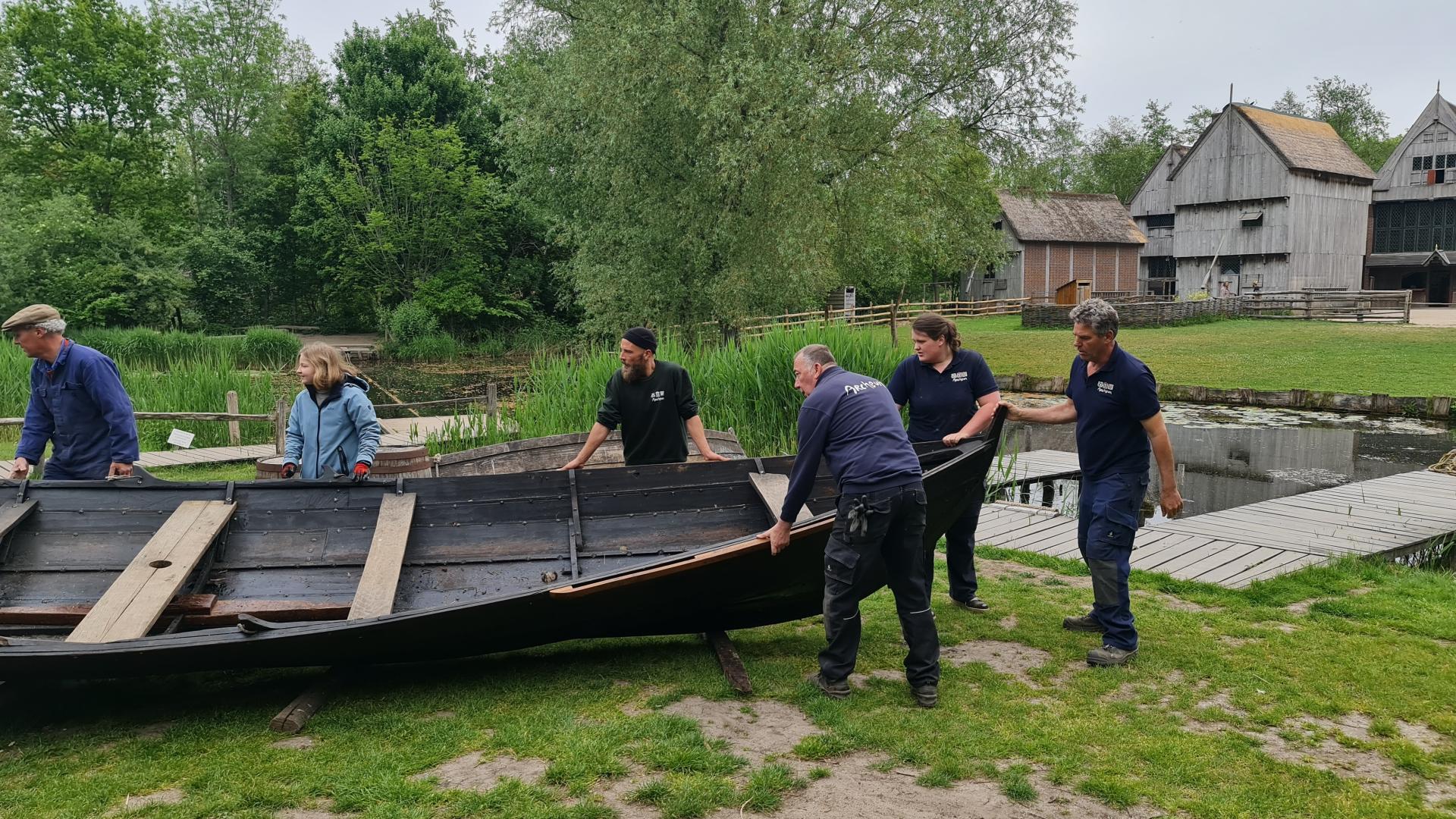 De boten van Dorestad zijn te water gelaten
