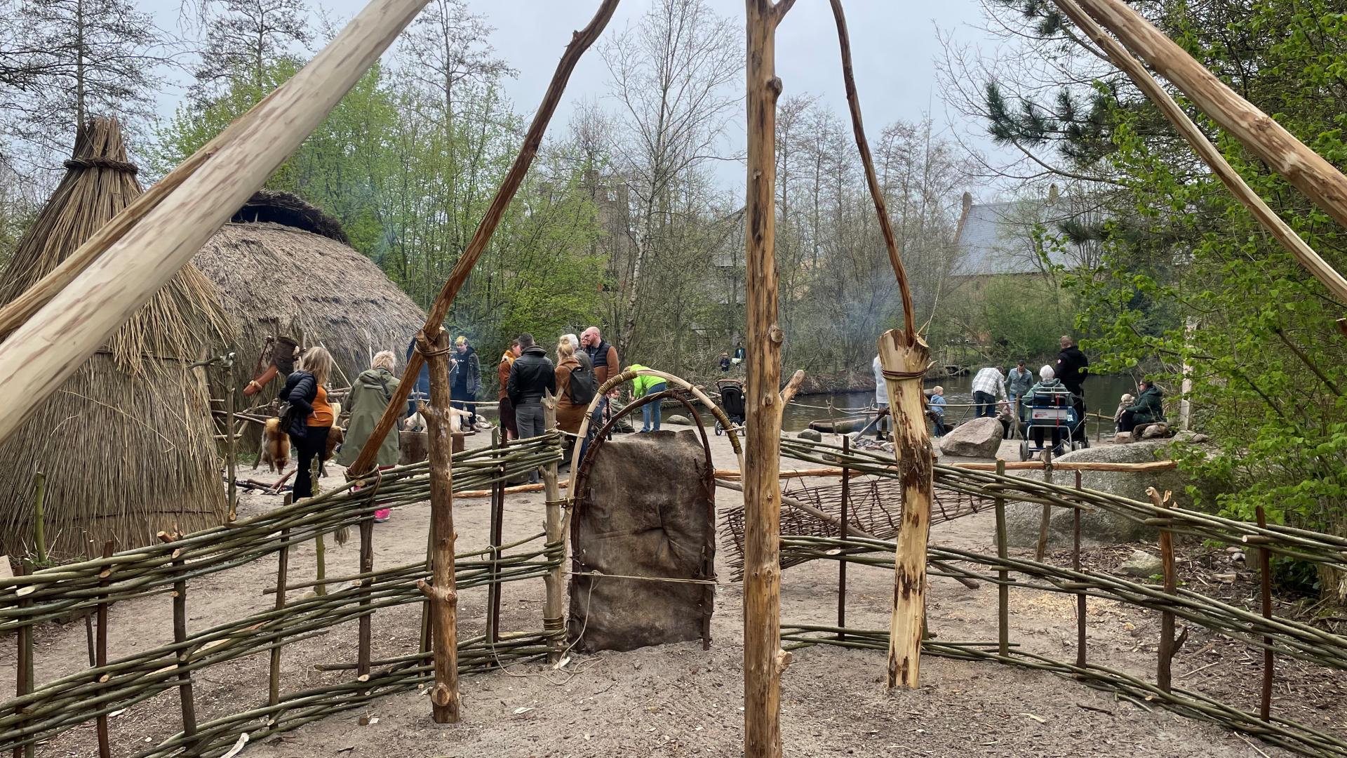 Nieuwe reconstructie in Mesolithicum Archeon